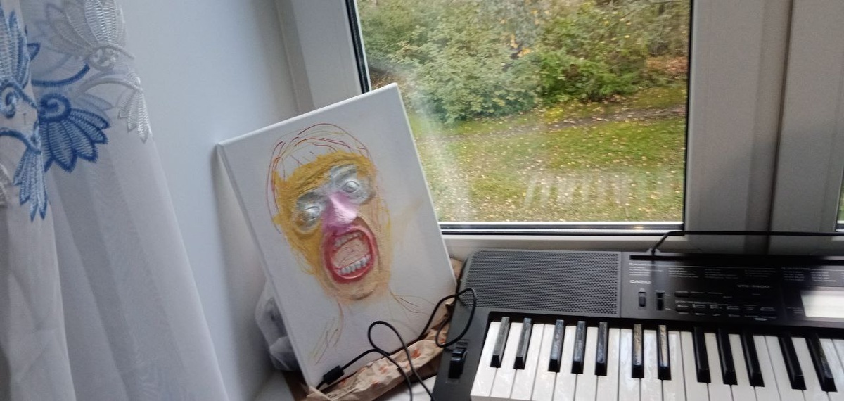 Картина Маринетт Мортем следующее поколение и синтезатор