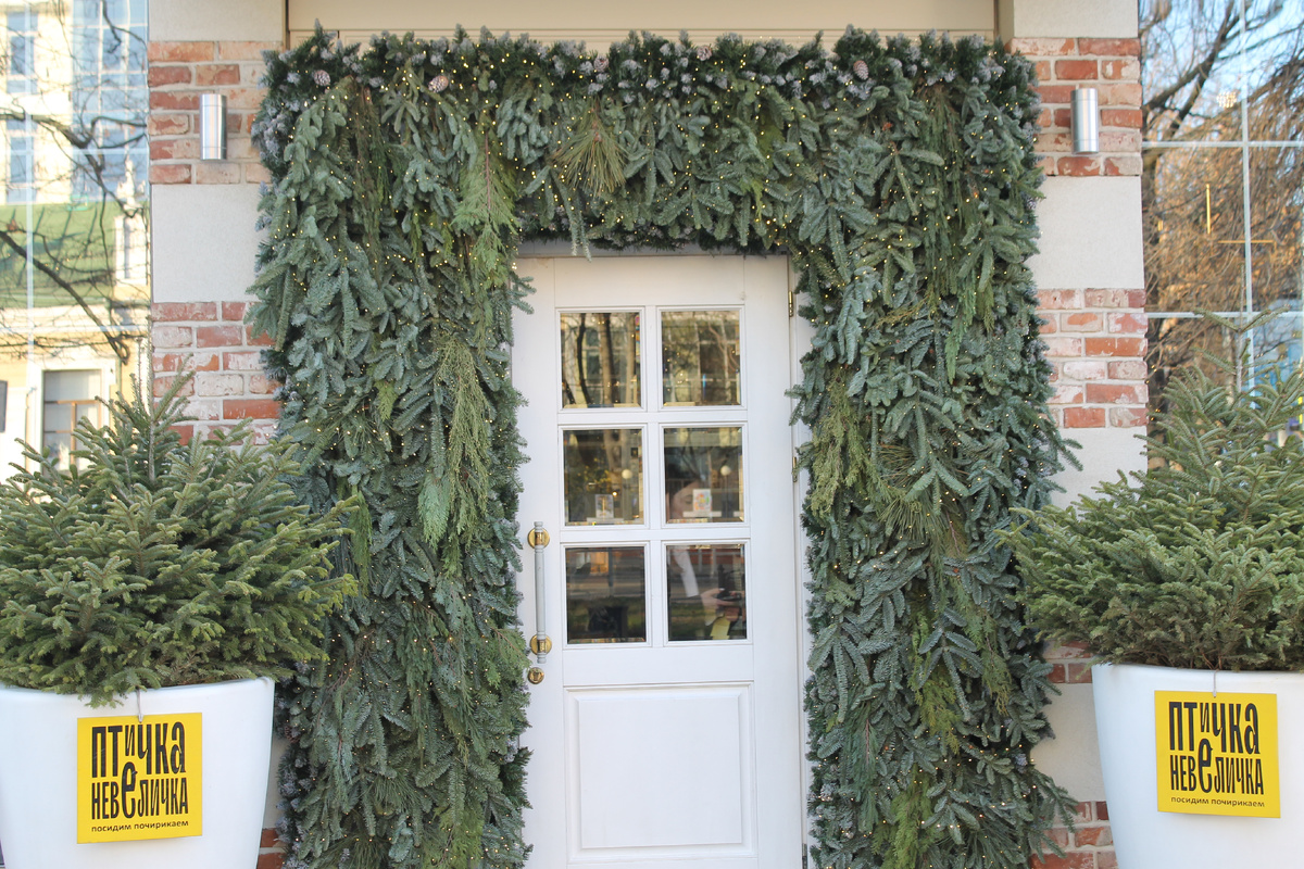 Фото в галерее можно листать. На фото: ресторан "Птичка-Невеличка".