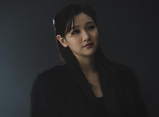 Вот с ней и придется поиграть в истпытания главному герою.