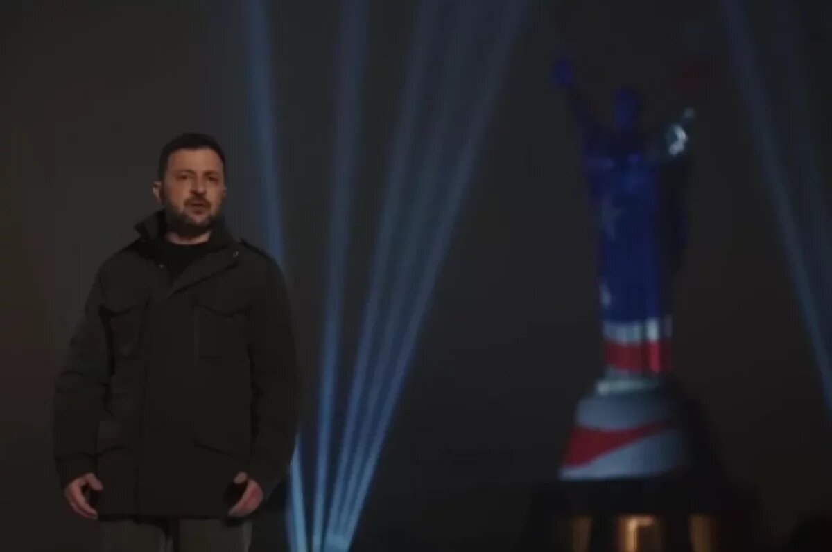    Зеленский в новогоднем обращении стоял на фоне монумента с флагом США
