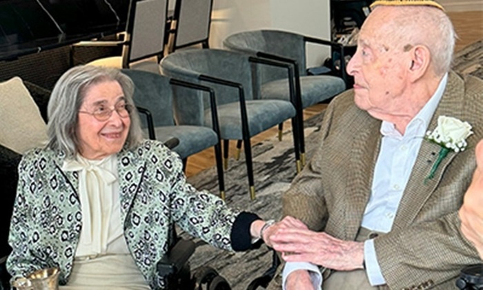    Общий возраст молодоженов – 202 года!