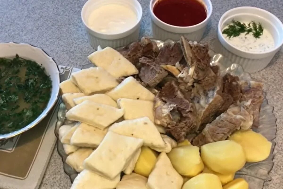    Прошу к праздничному столу!