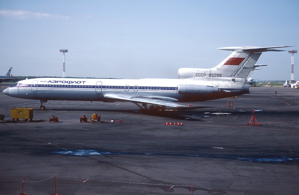 Самолёт Ту-154.  фото: картинки яндекса.