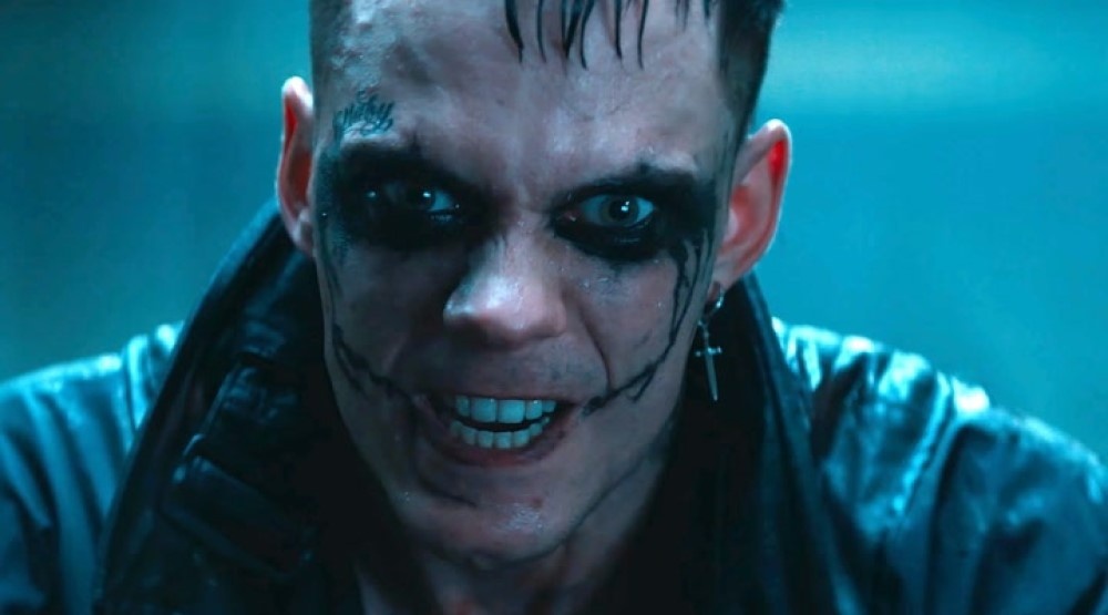     Билл Скарсгард, кадр из фильма «Ворон» (2024)