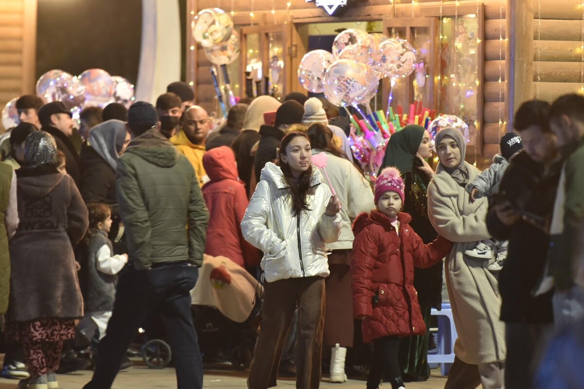 Встречать Новый год пришли целыми семьями.