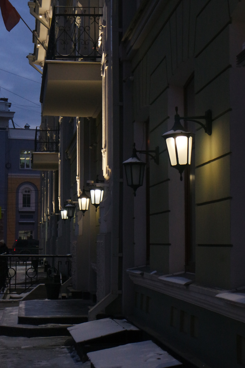 вход в польское консульство, кстати...