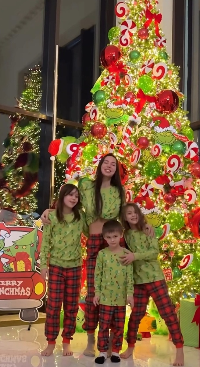 Ëлка Оксаны Самойловой  декабрь 2024г