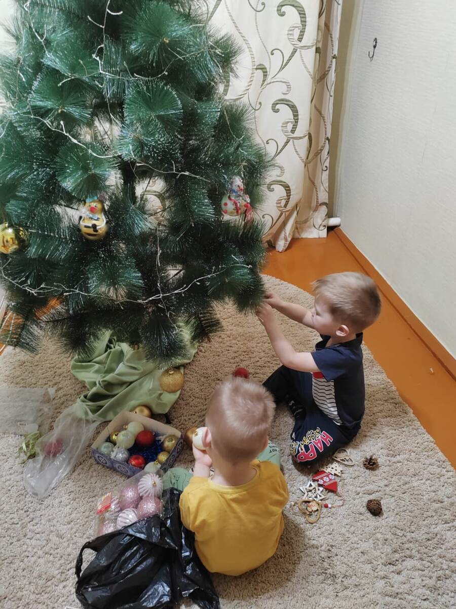 Наряжаем ёлочку