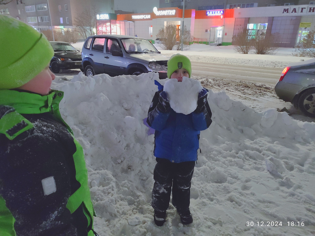 Вадюха нашёл самую прекрасную в мире ледышку. В форме сердечки