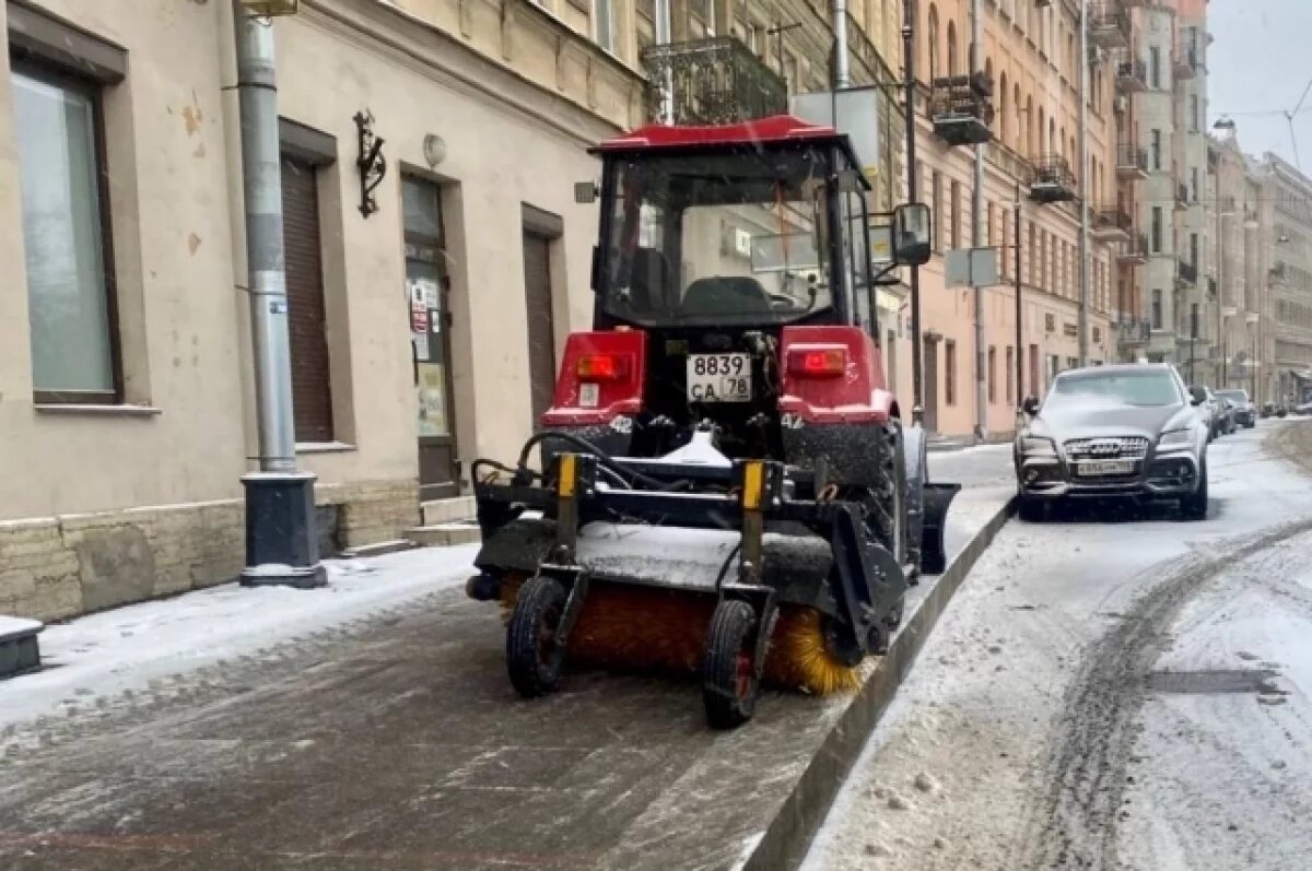    Беглов: более 500 единиц спецтехники вышли на уборку улиц Петербурга