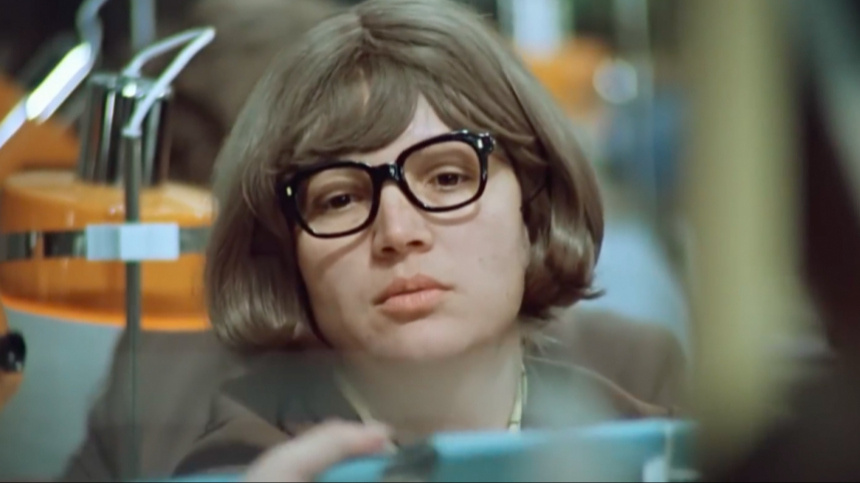    Фото: Кадр из к/ф «Служебный роман» реж. Эльдар Рязанов. 1977г