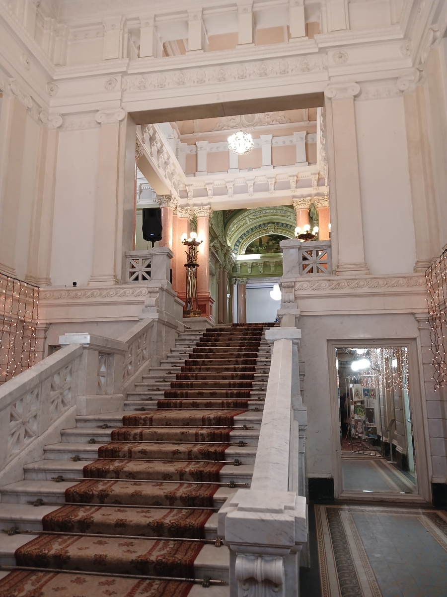 Фойе в доме Стахеева