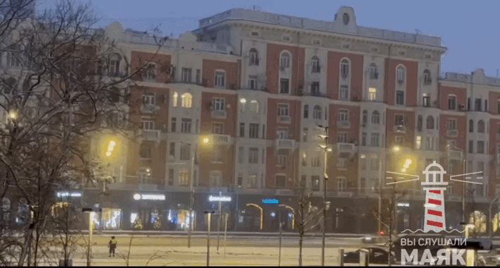    Политолог и журналистка Юлия Витязева в своём телеграм-канале пояснила, что может значит столь долгий рабочий "день" президента. Она подчеркнула, что "недруги" России теперь "строят догадки" о "сюрпризах" Путина.