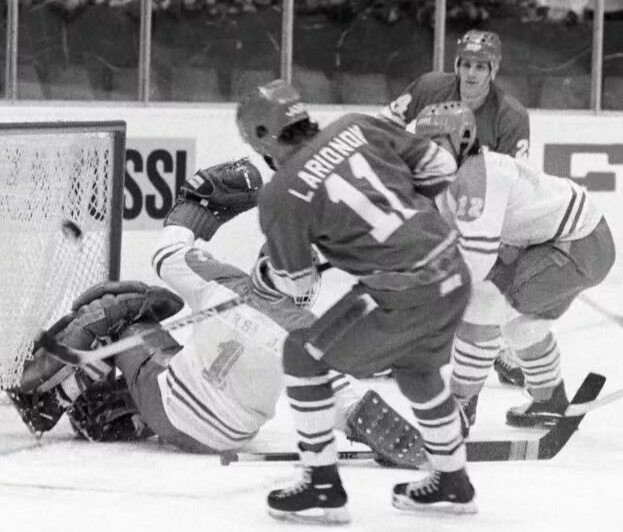 Фото с яндекс.картинки (тройка И.Ларионова у чужих ворот)