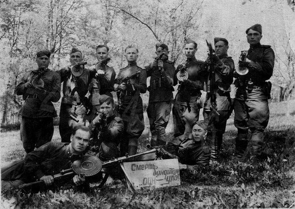 Советские военнослужащие на Западной Украине