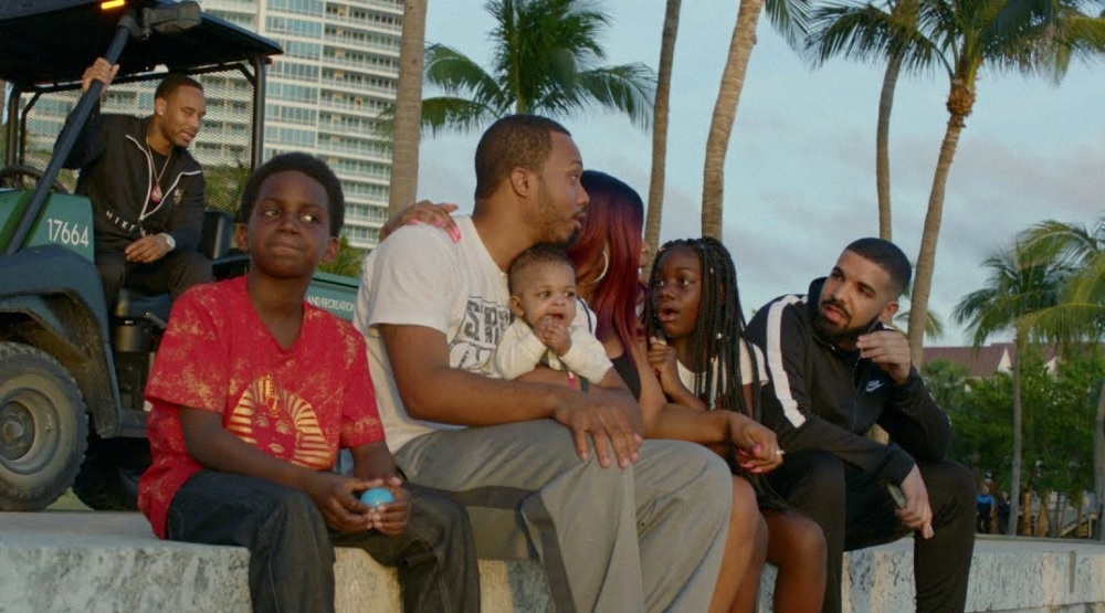     Кадр из клипа «God’s Plan»