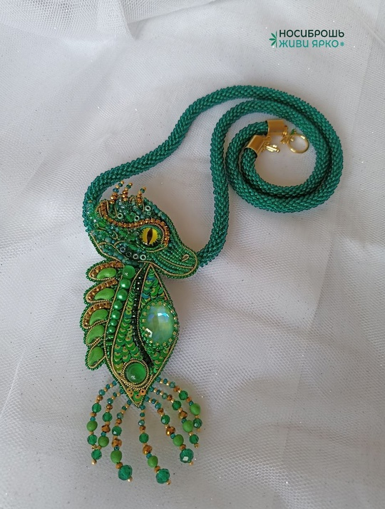 вот так выглядит брошь на фото мастерицы. 