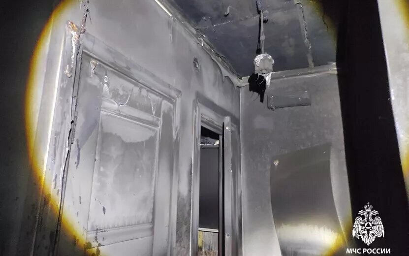    В Ижевске спасли трех человек при пожаре в многоэтажке на ул. 9 января