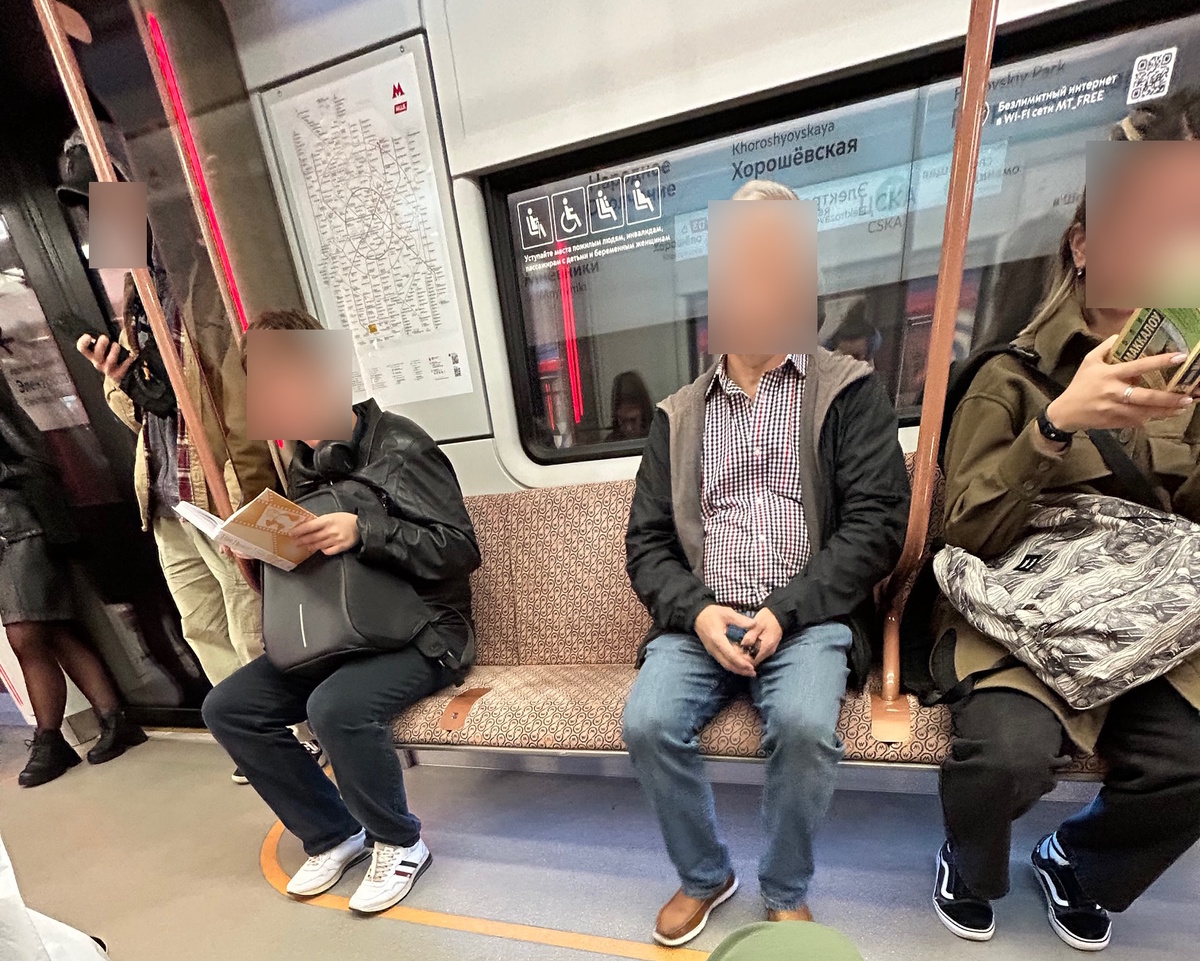 Фото автора статьи. Ко второй книжке сразу вернусь)
