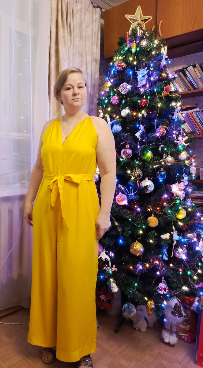 Я у маминой густо наряженной ёлочки 🎄 