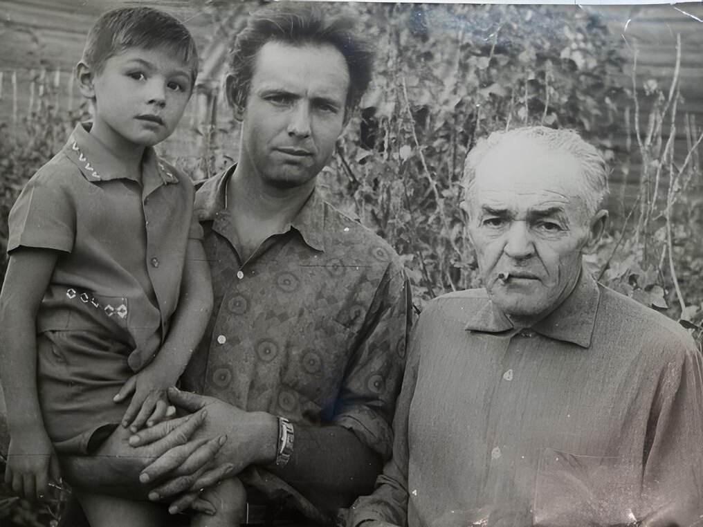 Фото из семейного архива. Двоих уже с нами нет.