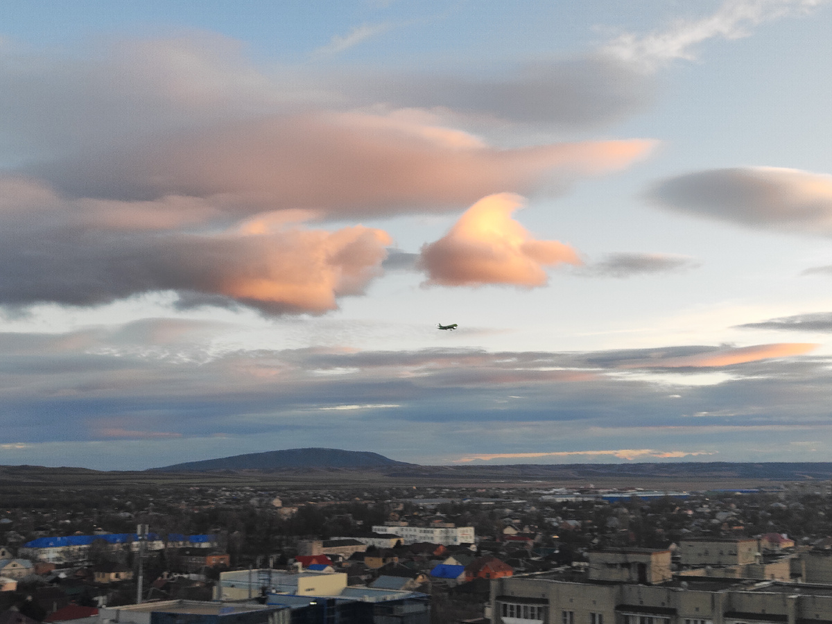 "Розовые облака над Кавказом".  01.01.2025г.