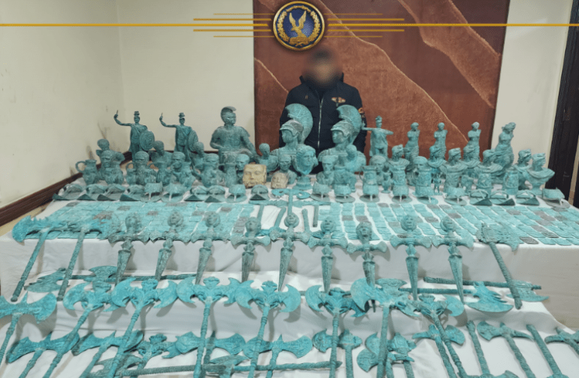 Странные бронзовые артефакты подняли со дна египетские дайверы. Что не так с этими находками