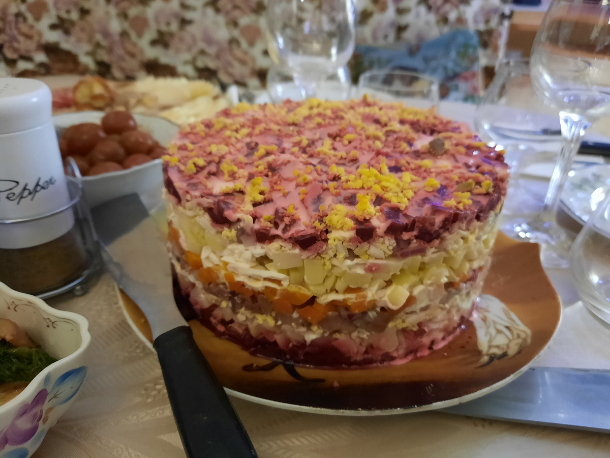 "Селедка под шубой" в форме торта