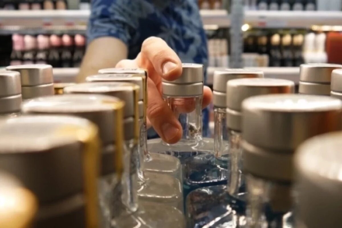    Водка в России с 1 января подорожала почти на 17%