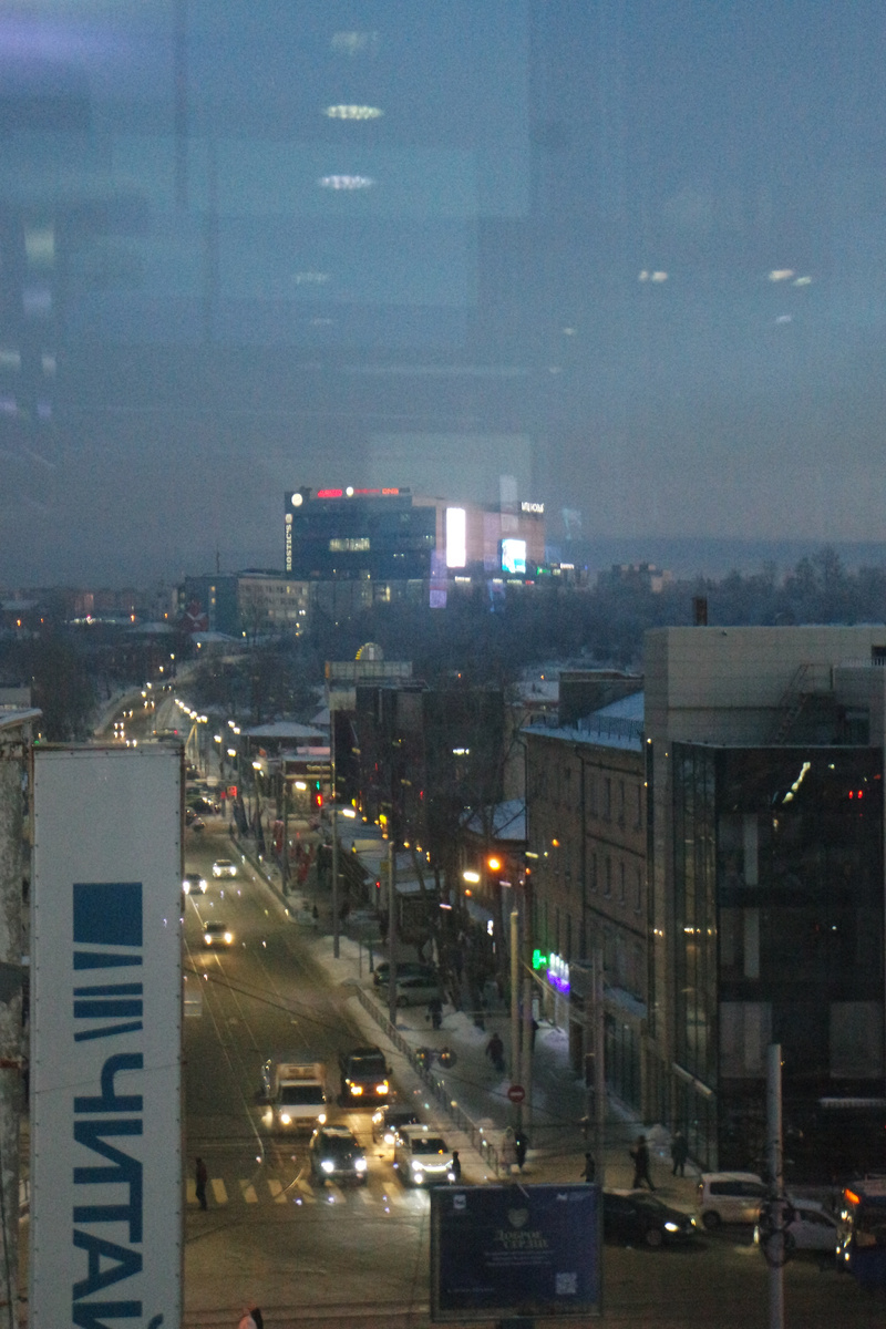 вид на МТЦ Новый - улица Байкальская красиво и плавно поднимается вверх от Тимирязева...
