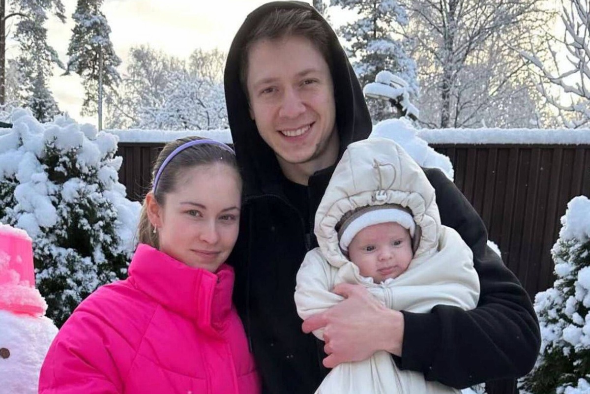     Юлия Липницкая впервые показала грудного сына, которого родила от тренера