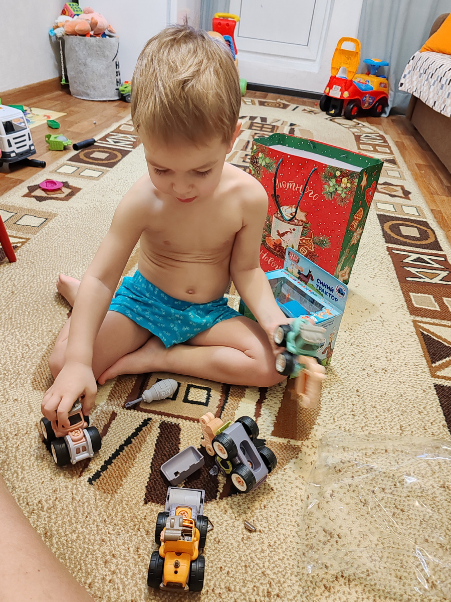 разбираем подарки