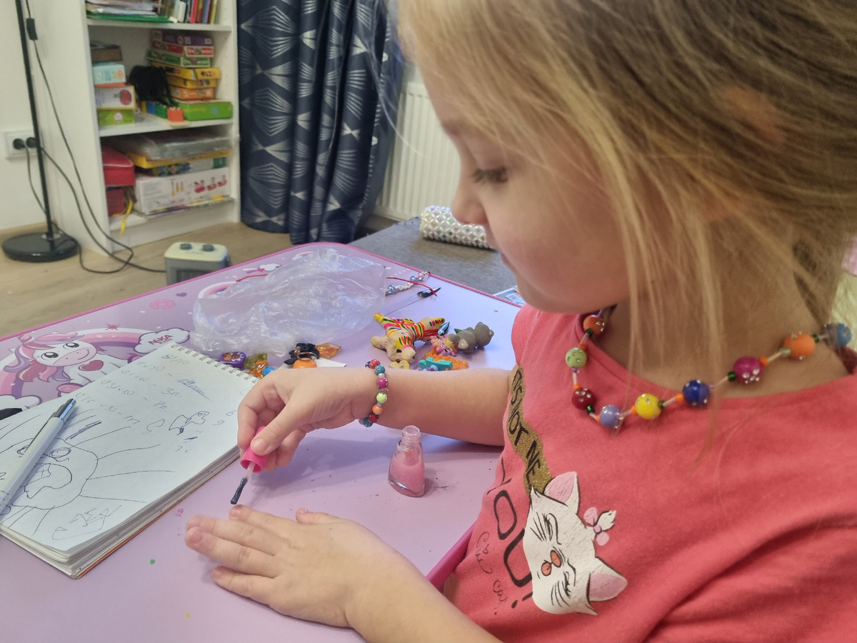 Ксюша красоту наводит 