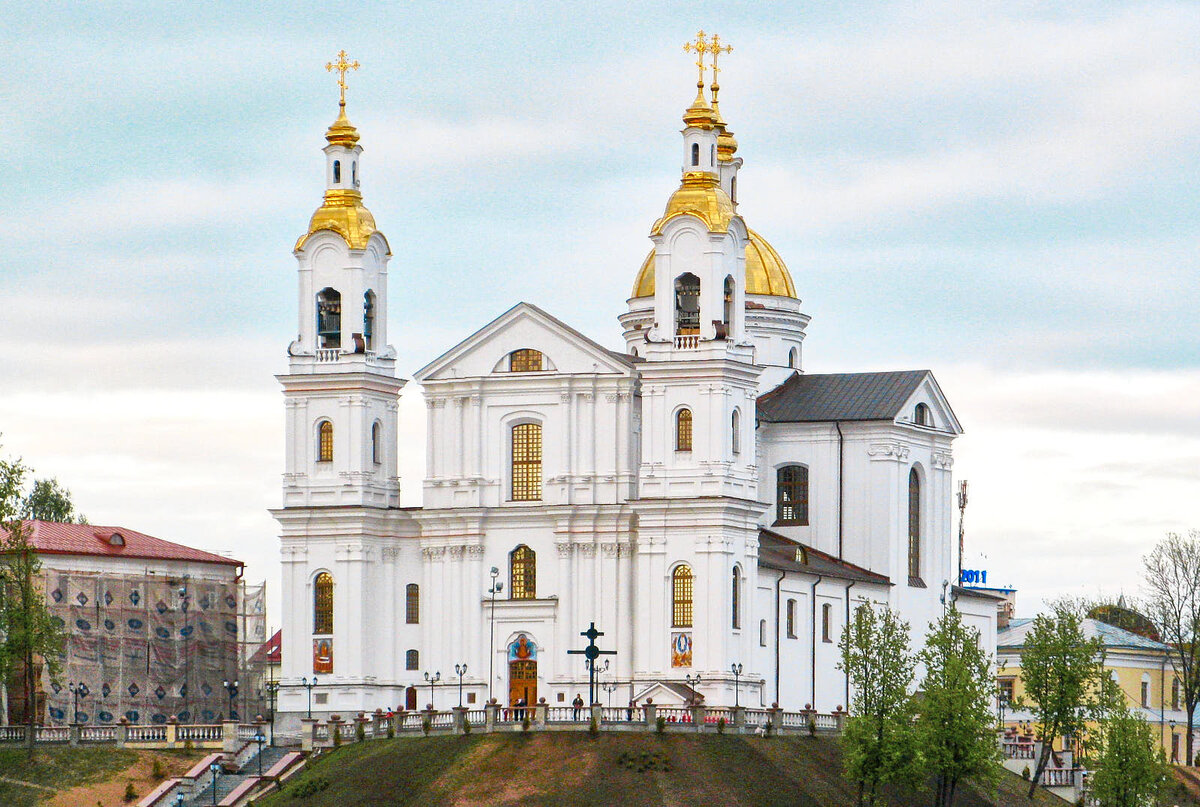На Успенской горе расположен Свято-Успенский кафедральный собор — самая узнаваемая достопримечательность Витебска