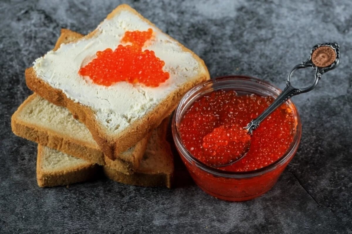    Жители Твери возмущаются ценами на икру, но стоят в очереди за деликатесом