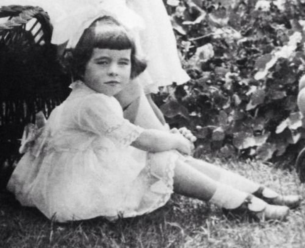 Рози в детстве 