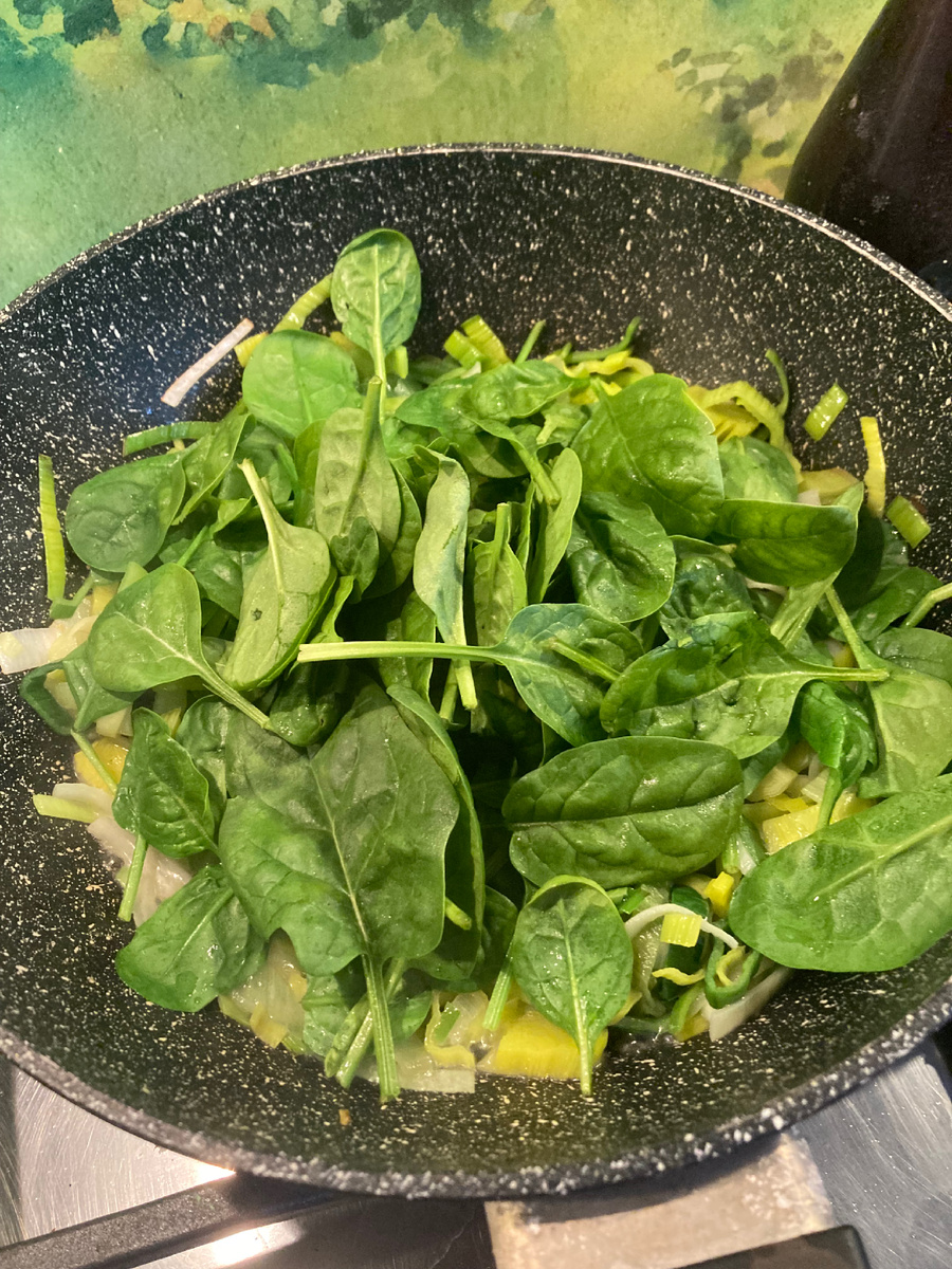 Лук и шпинат