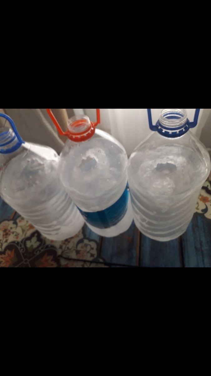 Отстоянная вода после заморозки и слива солевого раствора.