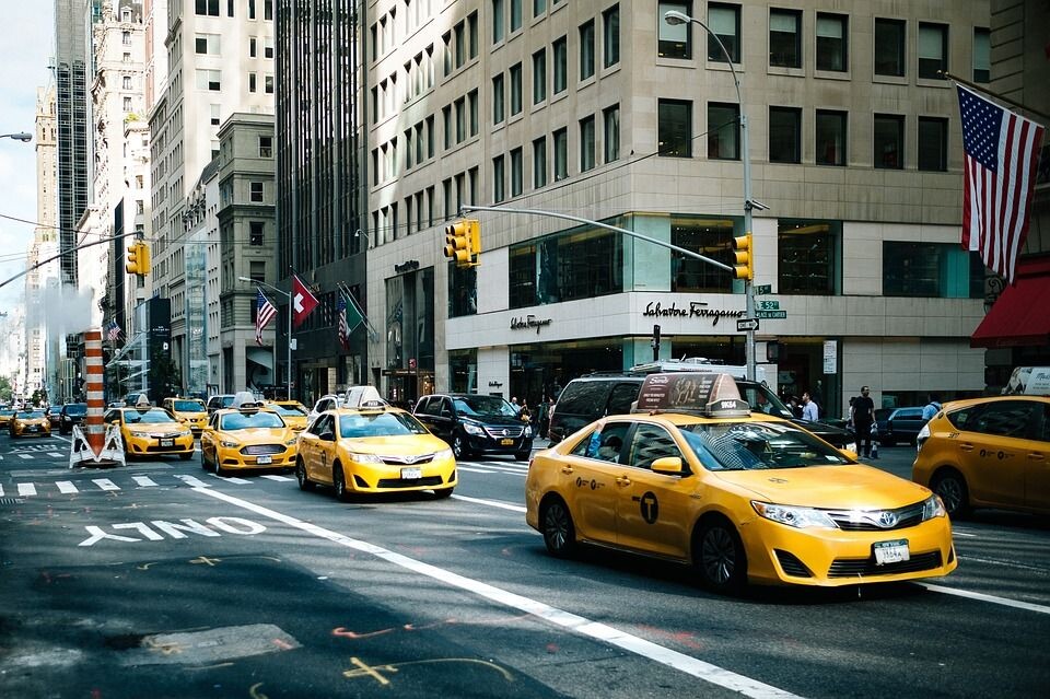 Желтые такси – самые заметные автомобили на улице