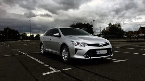 Camry в свою очередь подходит для комфортной езды, обеспечивая плавный ход и недостаточно резкие отклики на руле, что больше подходит для городских условий.