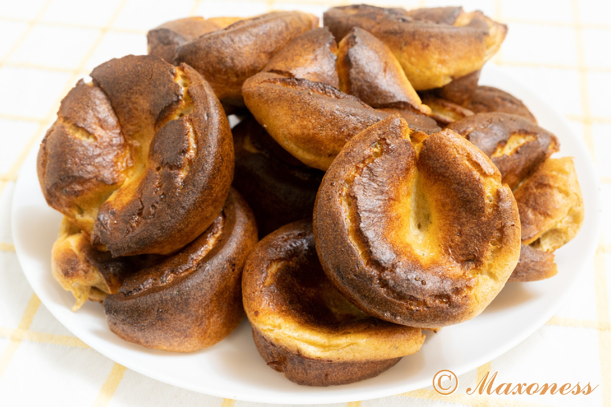 Простые поповеры на закваске с дижонской горчицей и петрушкой. Американская кухня