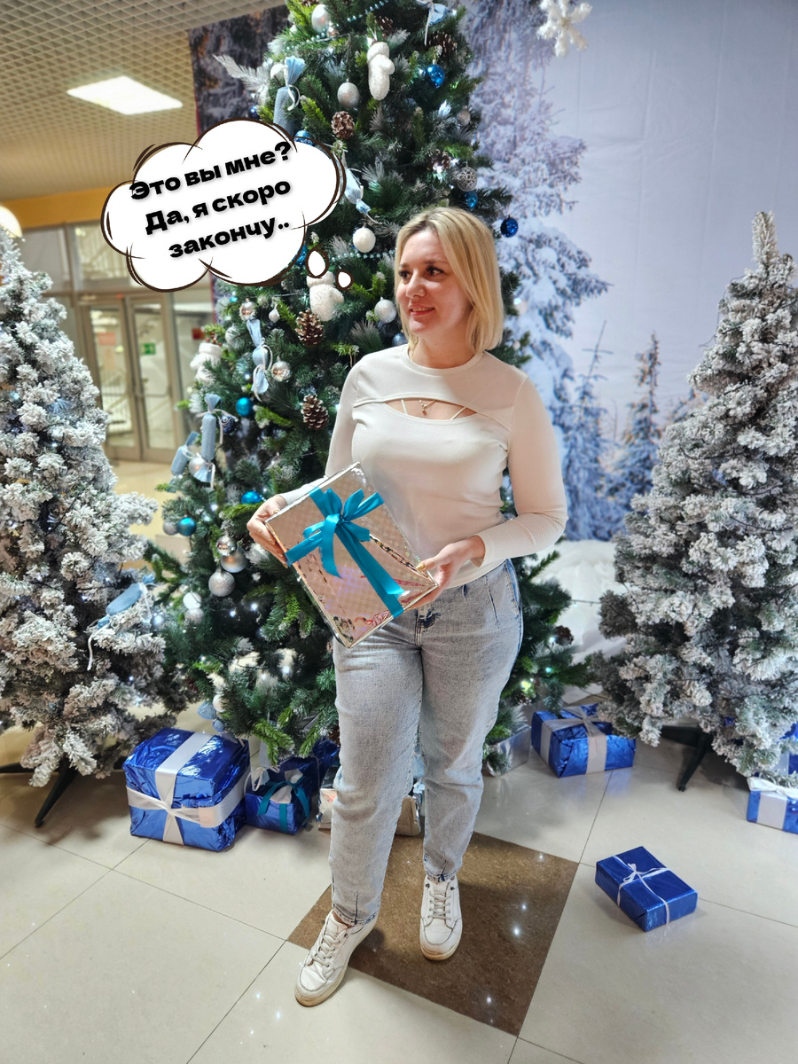 Как же уйти без фото у ёлочки?