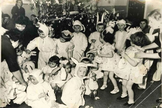    Новогодние ёлки стали исключительно детским развлечением лишь в начале 20 века. Фото: пресс-служба Музея истории Дальнего Востока им. Арсеньева/ Фонды музея