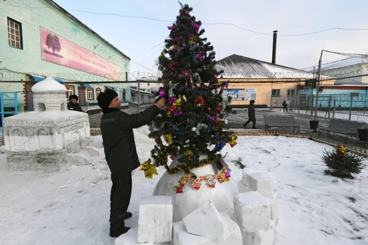   Праздник в хату.