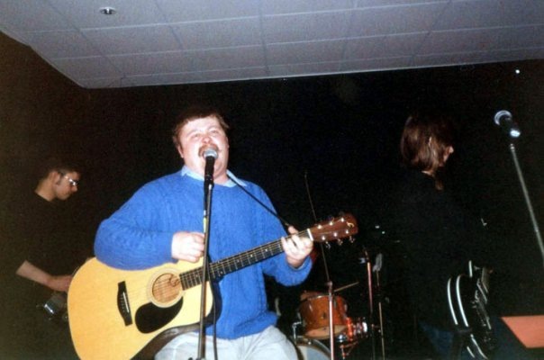 Алексей Фомин на фестивале "Прощание с человечеством" 1999.03.08. Фото из архива группы в ВК "Министерство Любви (А Фо Мин)"