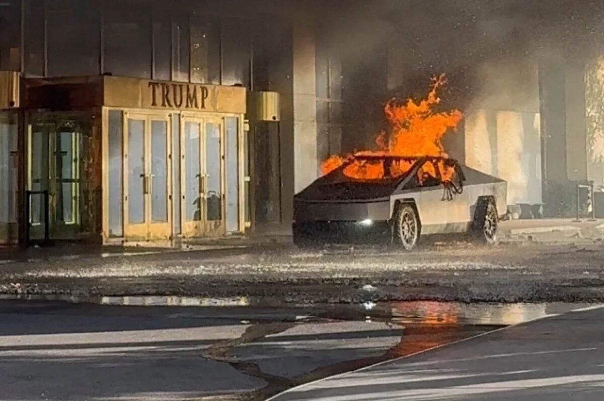    Во взорвавшемся в Лас-Вегасе Cybertruck обнаружены канистры с бензином