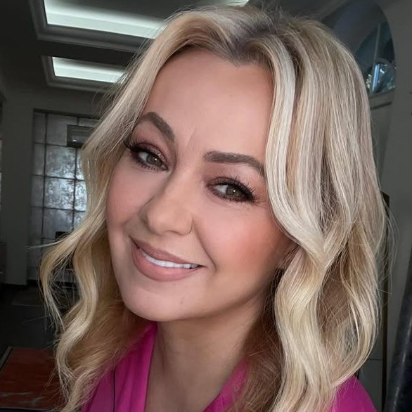     Сегодня 50 лет Яне Рудковской