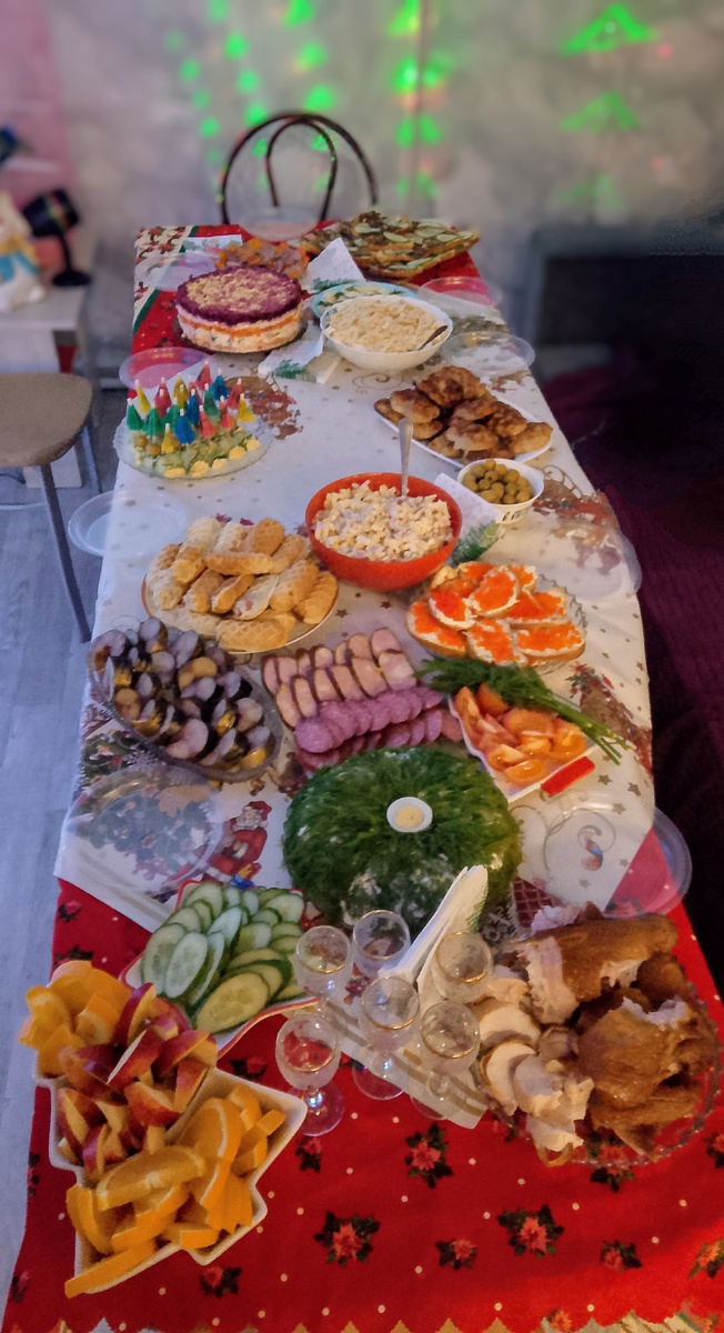 Новогодний стол, без горячего 