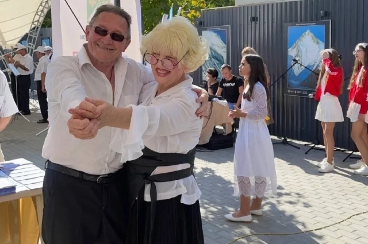    В стихах – любовь.