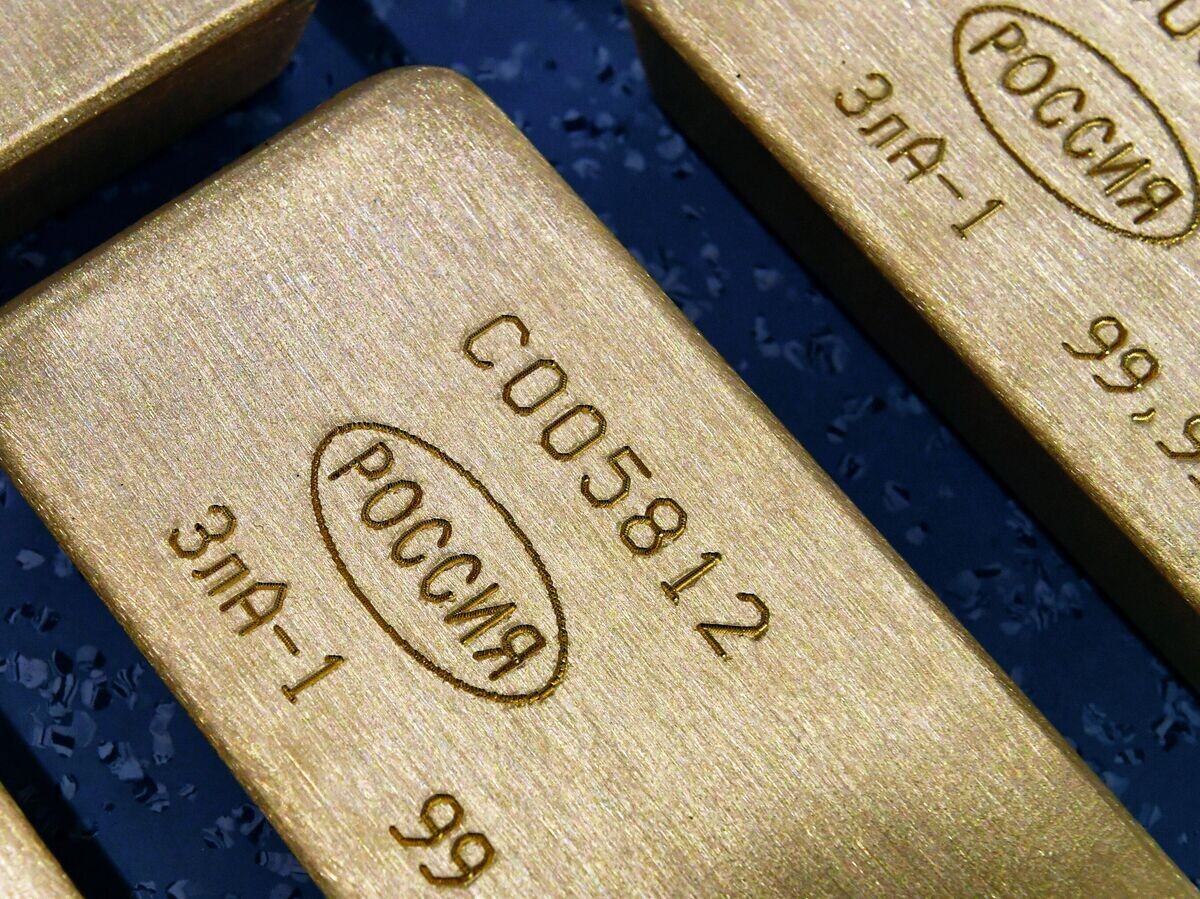    Маркированные слитки золота высшей пробы 99,99 процентов чистоты на Красноярском заводе цветных металлов© РИА Новости / Илья Наймушин